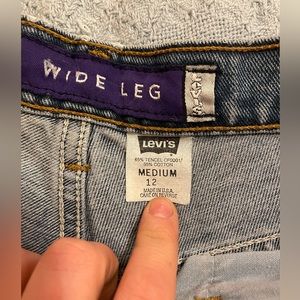 Levi's Silver Tab Wide Leg Vintage jeans! Women's size 12/Medium! Light wash!